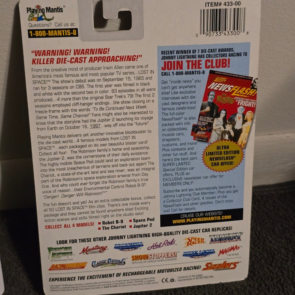 Johnny Lightning Diecast 1969 Mercury Cougar & Lost in Space Chariot Set - Picture 8 of 8